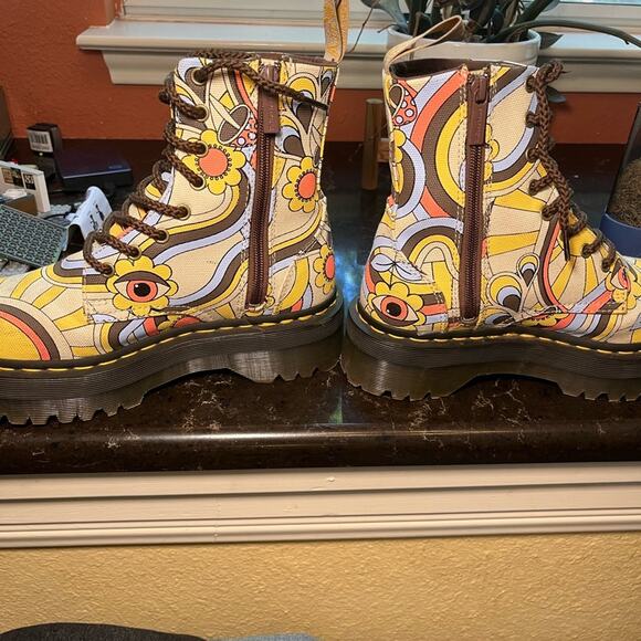 *Vegan retro floral canvas Jabon Doc Martens. Size 9 - Picture 7 of 11